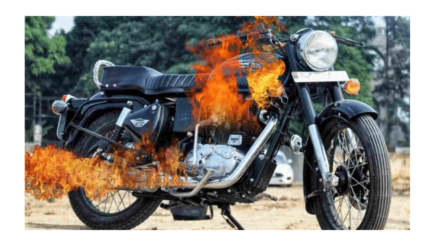 Royal-Enfield-Bullet-350-Catches-Fire-in-Ladakh