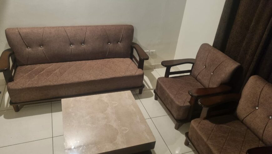 5 Seater Sofa with Center Table For Sale in Patiala