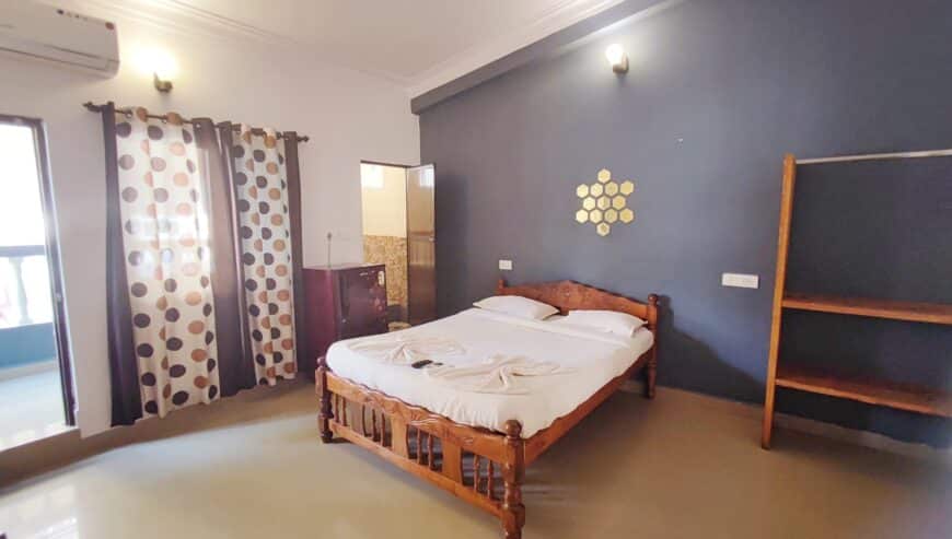 Cheap and Best Hotel in Goa | Candolim Glitter Sand