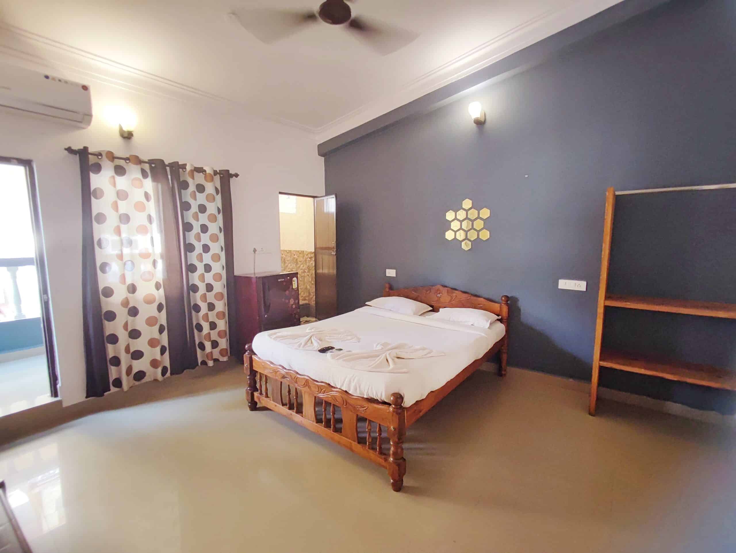 Cheap and Best Hotel in Goa | Candolim Glitter Sand