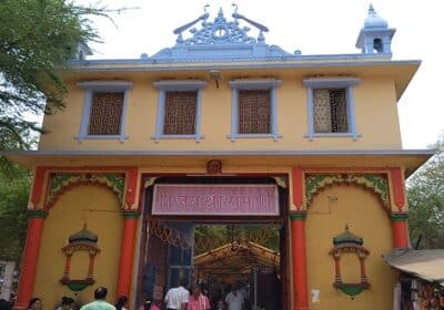 Find Inner Peace and Solace at The Sankat Mochan Hanuman Mandir | KashiBanaras.com