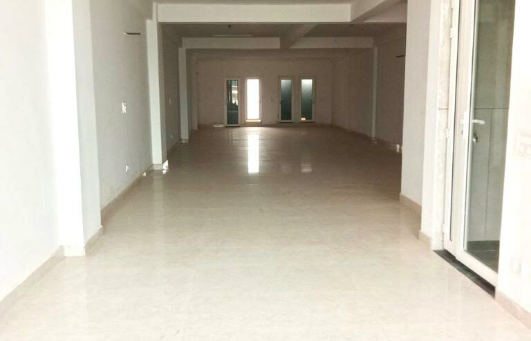 200 Yards Commercial Floor Available For Rent in Naraina Industrial Area