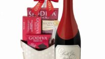 Valentine Day Wine Gift Box at Best Price