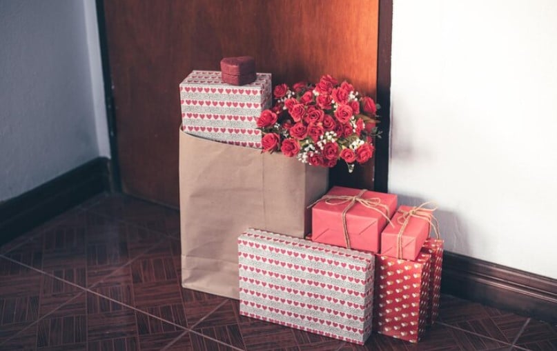 Say Goodbye to Bland, Hello to Grand! Stand Out with Unforgettable Door Gift Ideas in Singapore