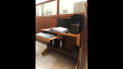 Desktop-Computer-with-Computer-Table