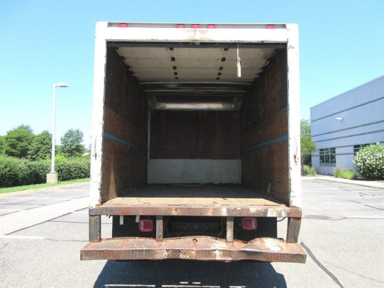 2006 International CF500 12′ Box Truck – Extremely Clean