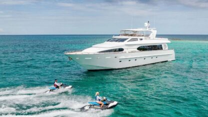 Yacht-Rental-Bahamas-Zoom-Through-the-City-Like-Never-Before