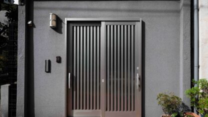 house-entrance-japan-building-with-plants-3