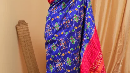 blue-with-red-pochampally-ikkat-silk-saree-minsaram-the-indian-motif-1